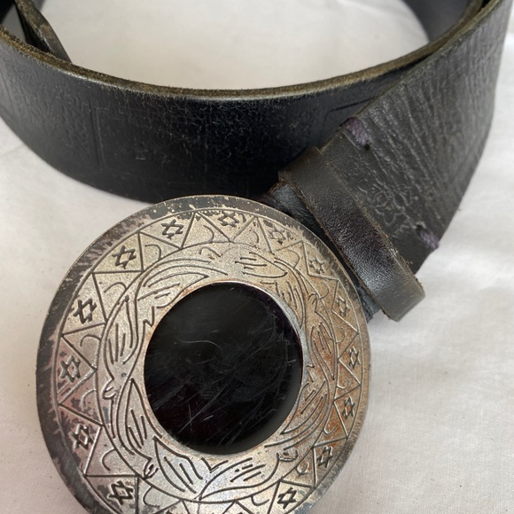 Vintage black leather belt - Picture 2 of 6